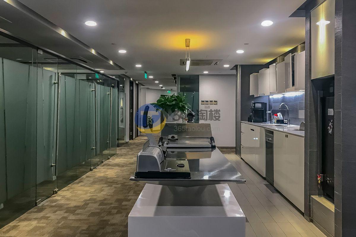 Distrii办伴（港汇中心）