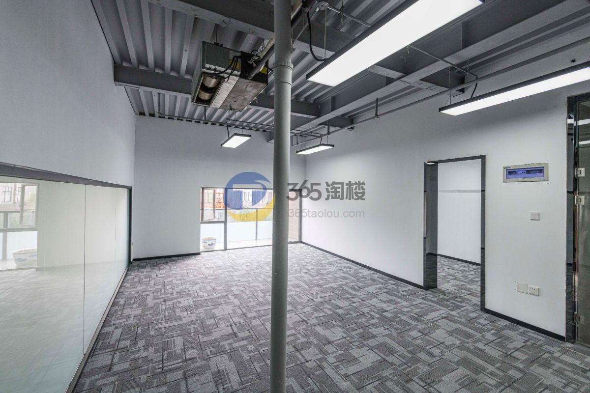 新渝商集团河畔中心