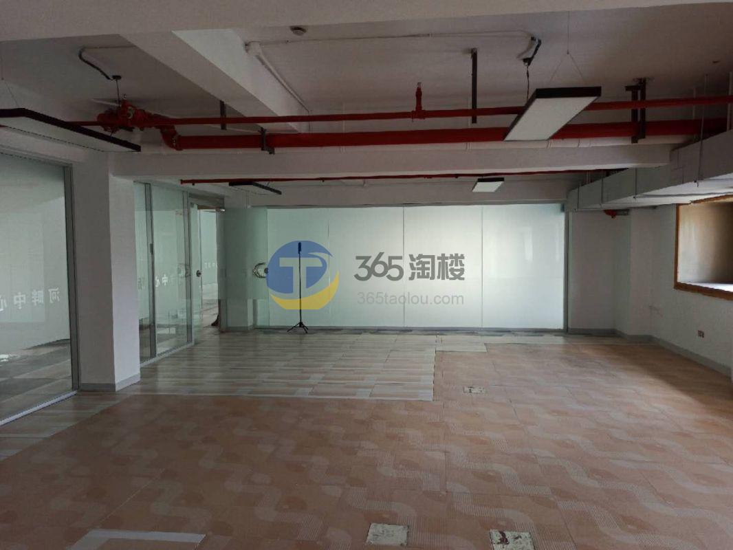 新渝商集团河畔中心