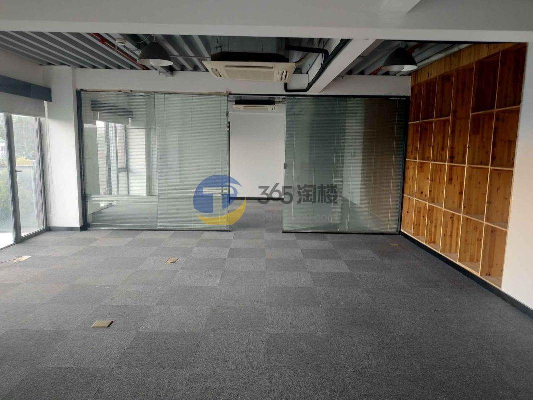 新渝商集团河畔中心