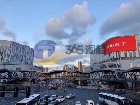 近铁城市广场写字楼140平精装修拎包办公。