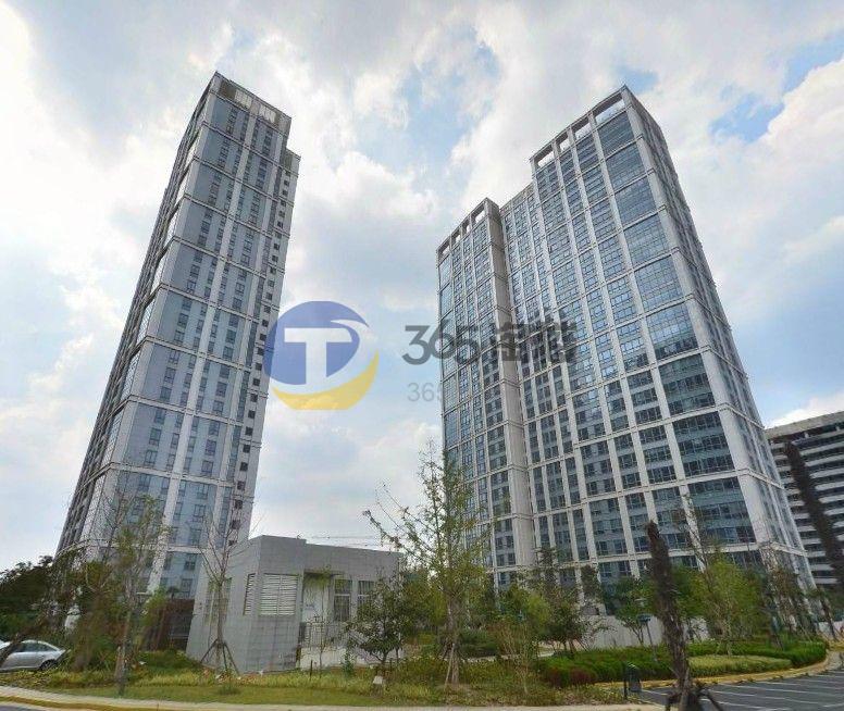 15号线，国盛中心110平精装带隔断配家具，多套高性价比办公室