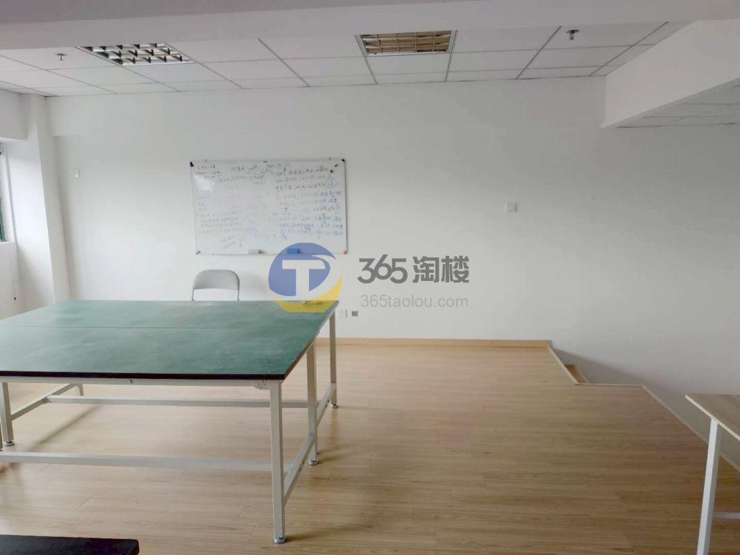 福克斯（沪光东路店）