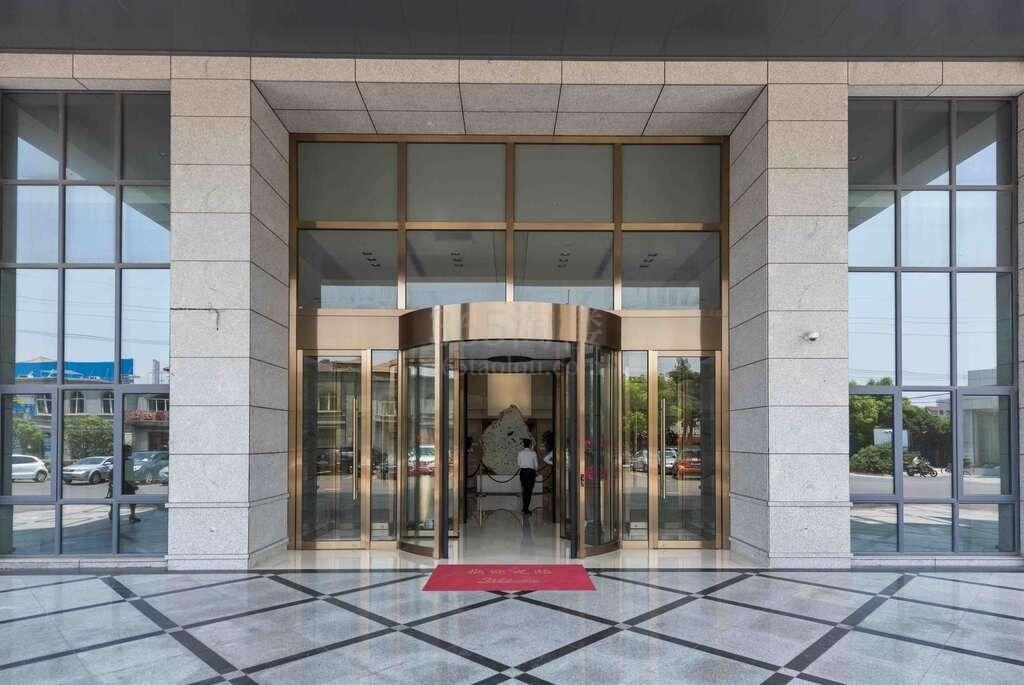 北虹桥协通科技大厦大门