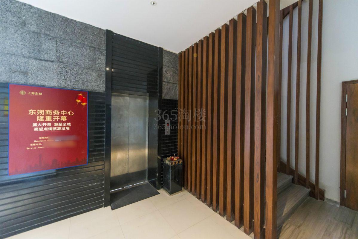苗圃东朔商务中心大堂
