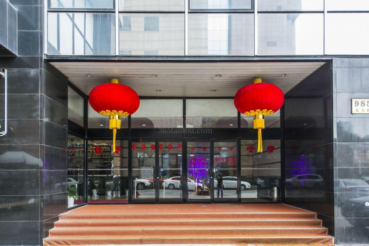 一百杉杉大厦大门