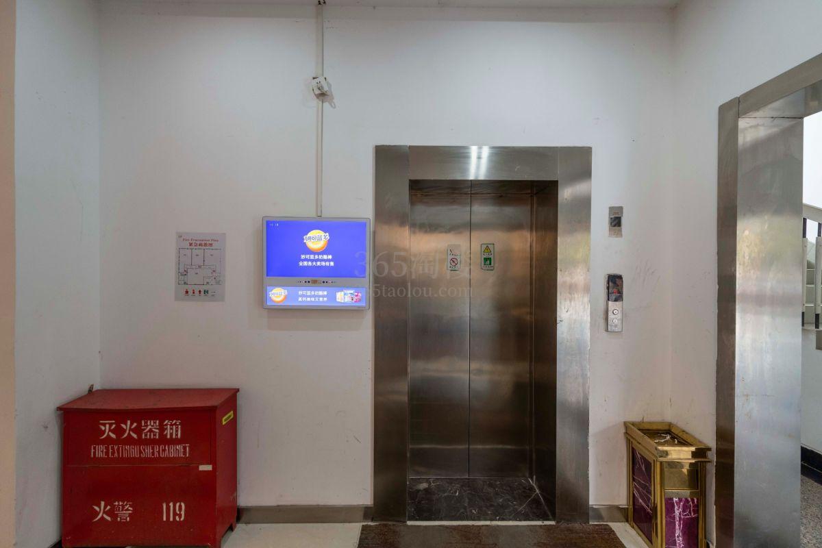 柴火空间电梯厅