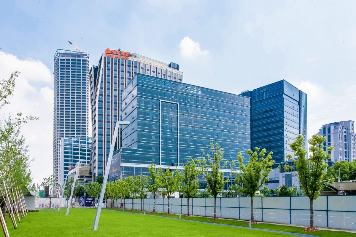 东航滨江中心外立面