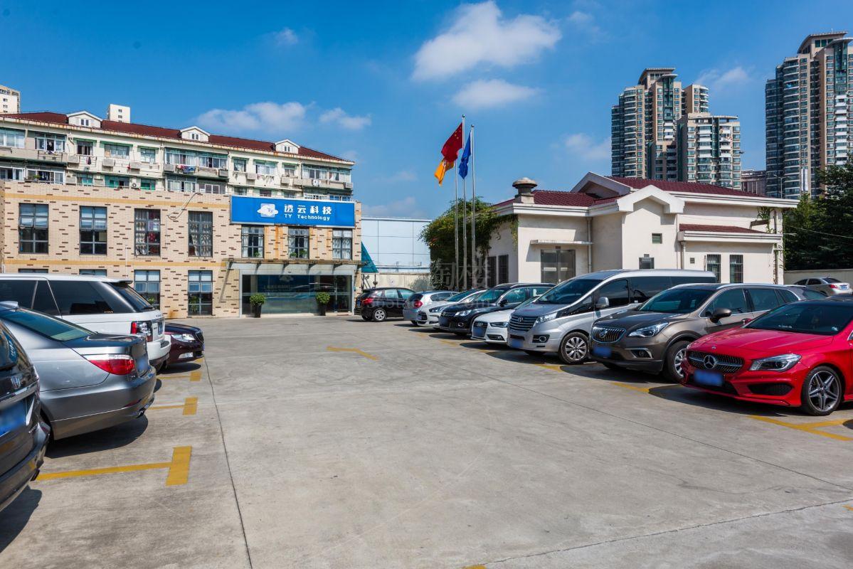 苏河湾跨界工场周边环境
