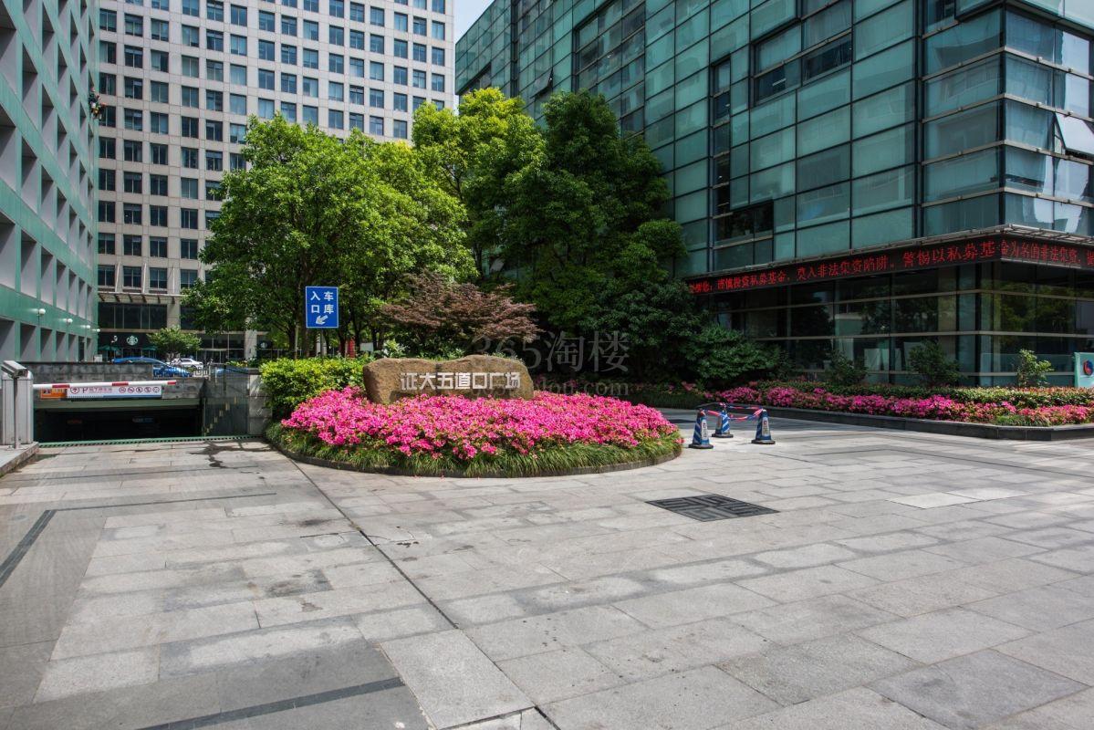 证大五道口广场周边环境