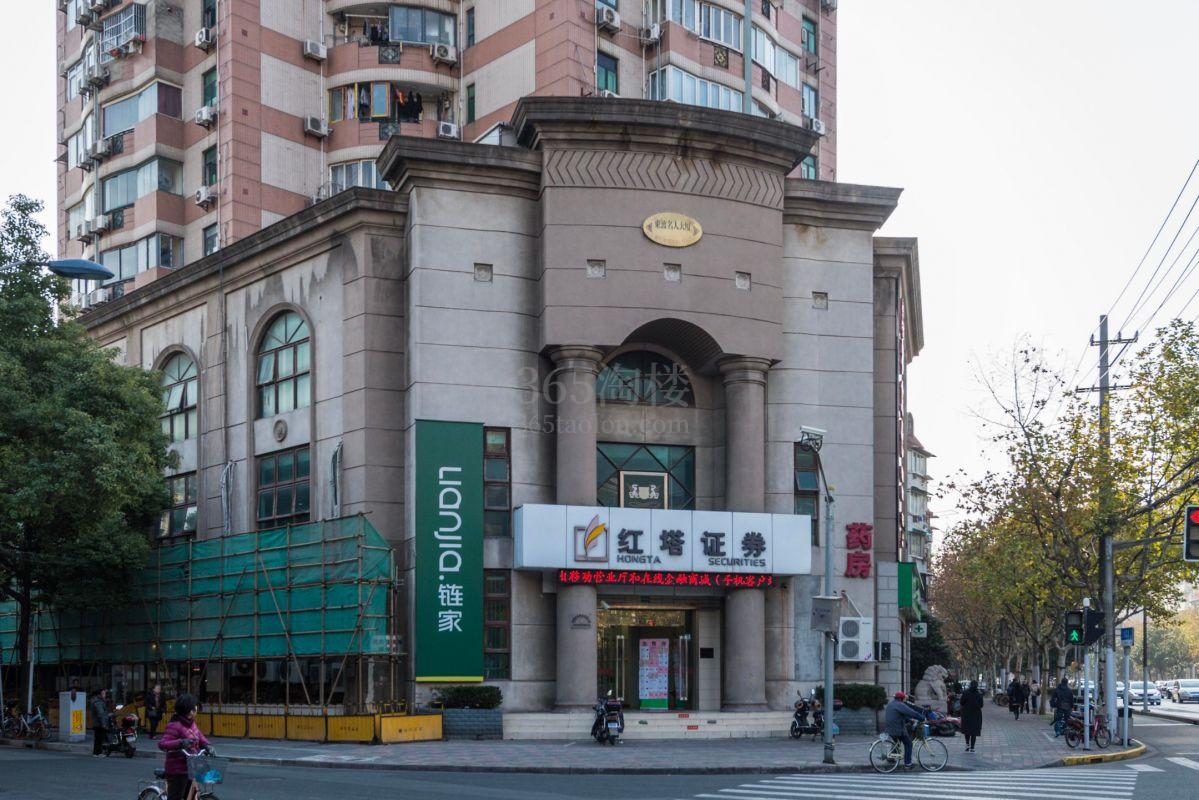 东渡名人大厦大门