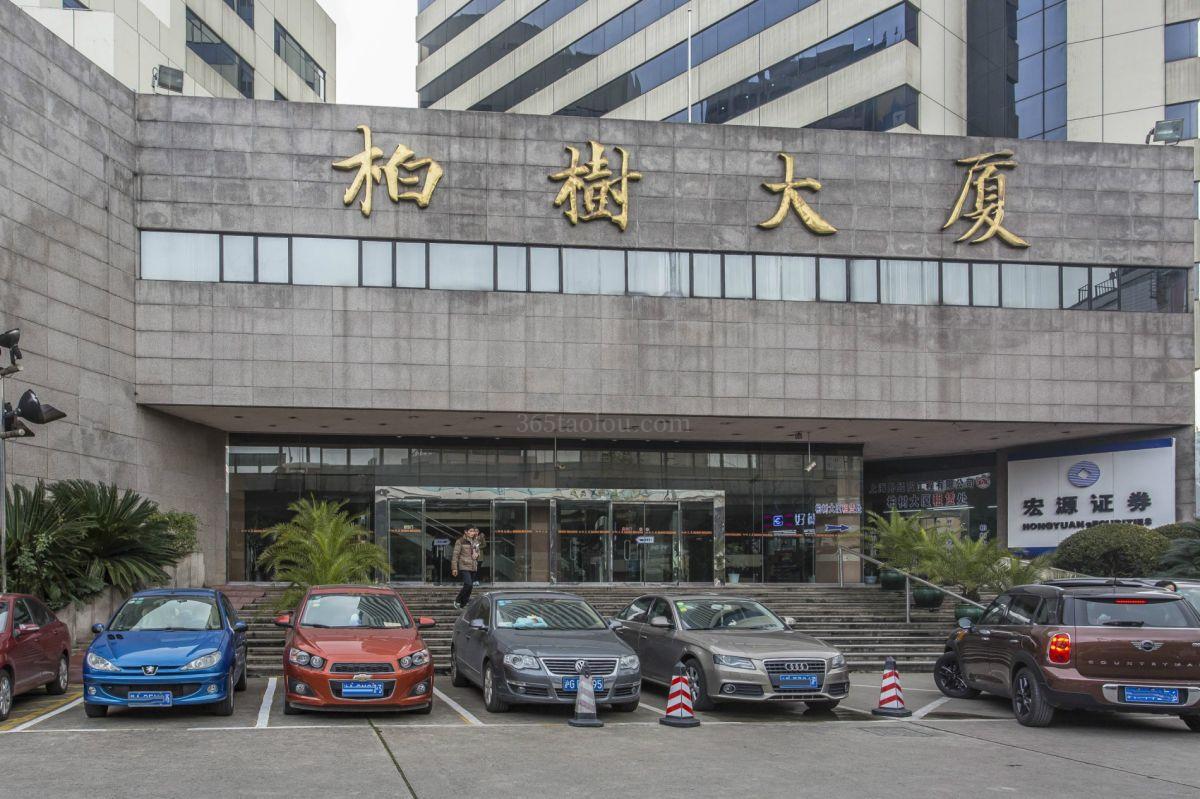 柏树大厦大门
