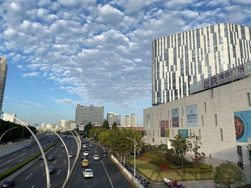 近铁城市广场343平西南朝向精装出租