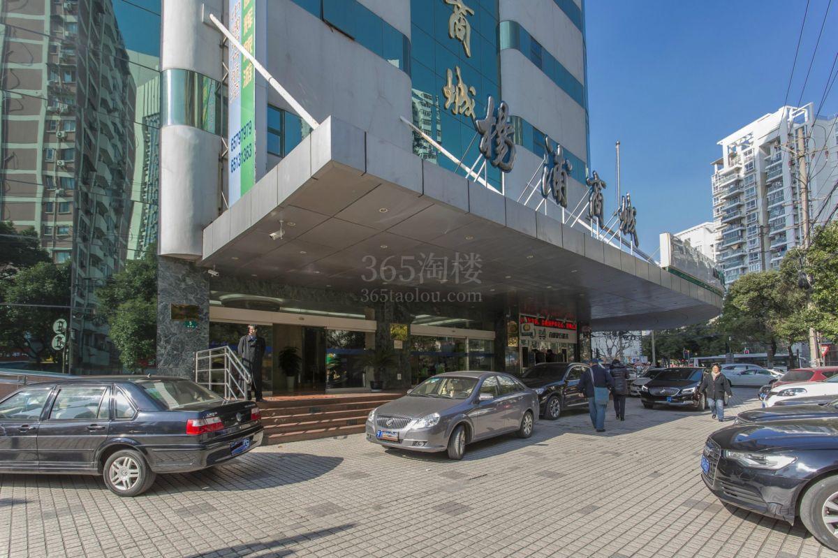 杨浦商城大门