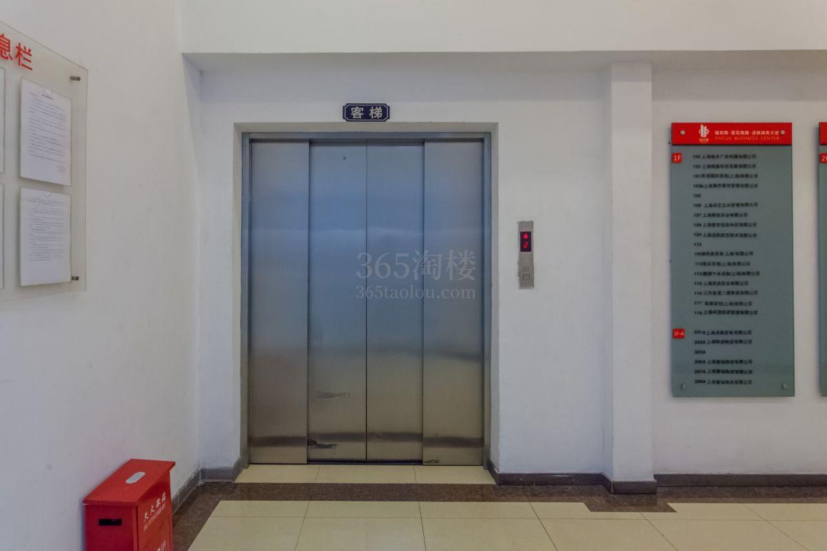 福克斯（沪光东路店）电梯厅