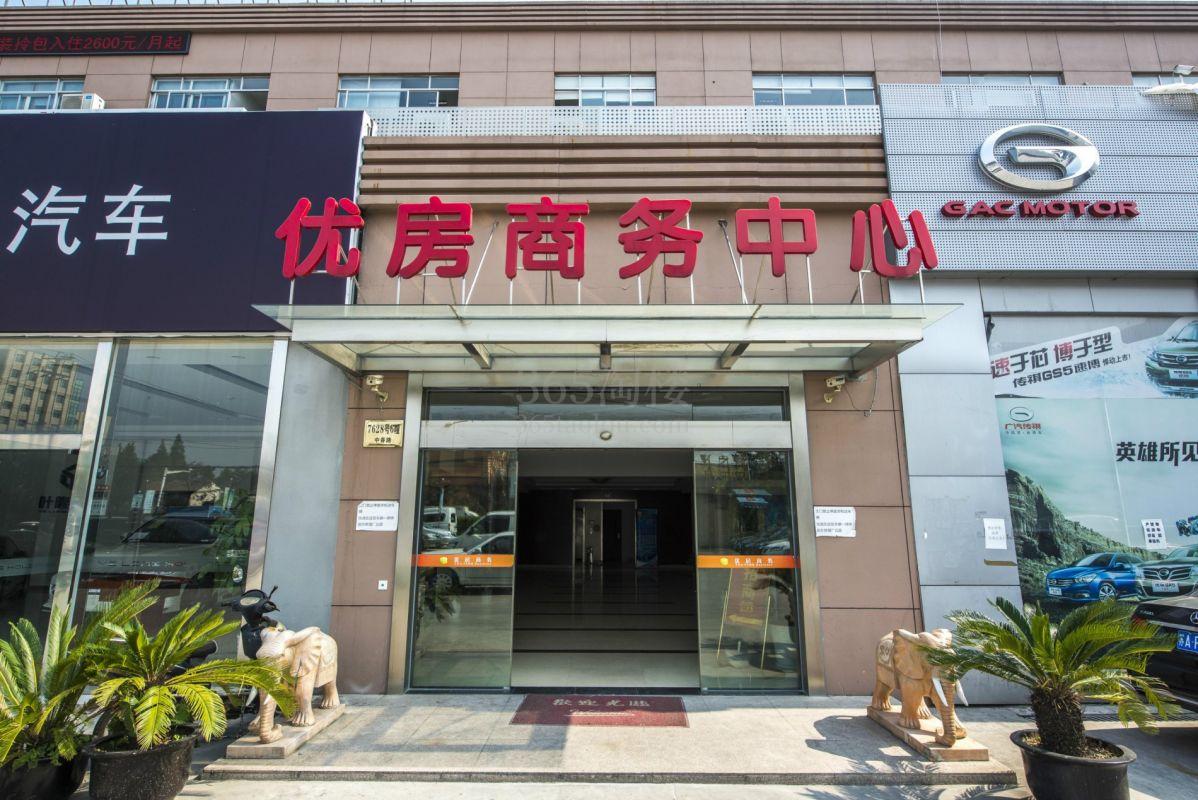优房商务中心大门