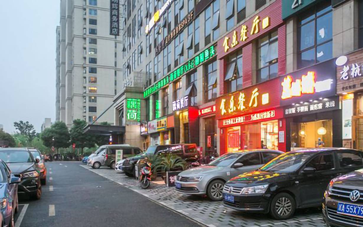 琥珀中心周边环境