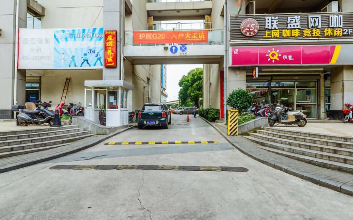 新青年广场周边环境