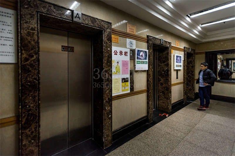长堤明苑电梯厅