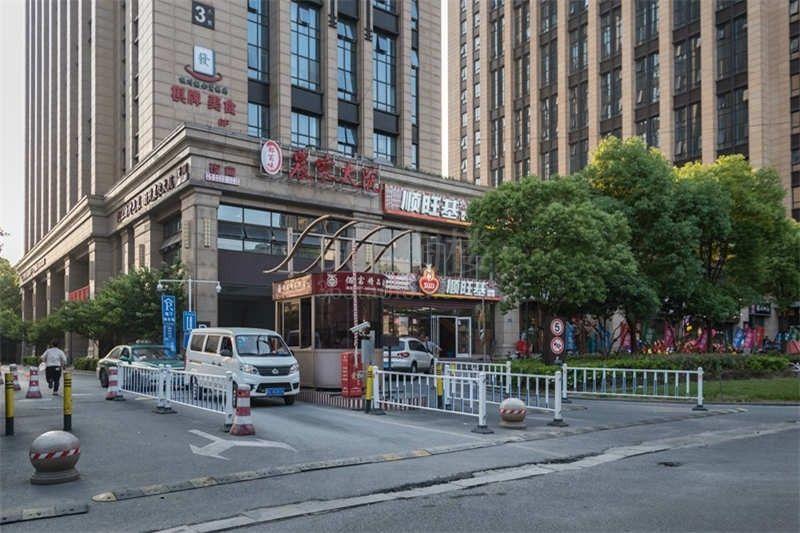 佰富时代中心广场