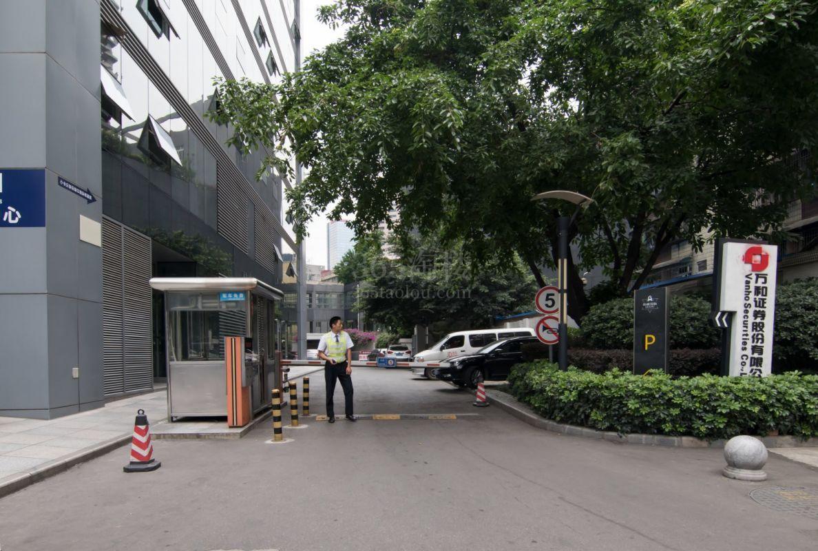 鼓楼国际周边环境