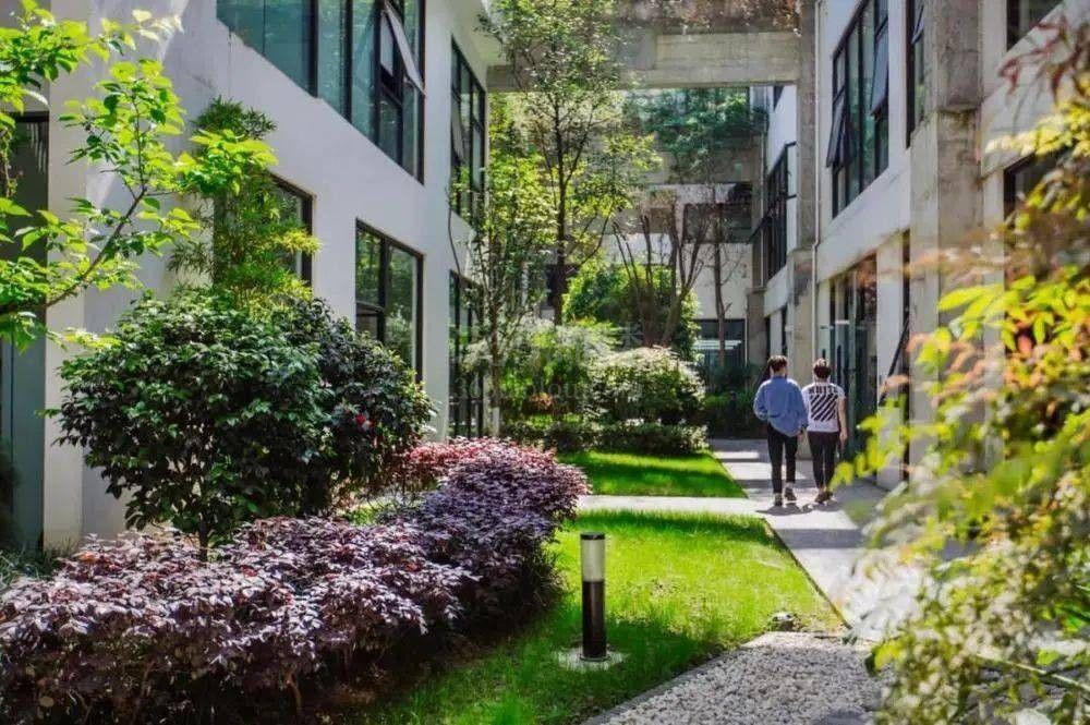 德必川报易园周边环境