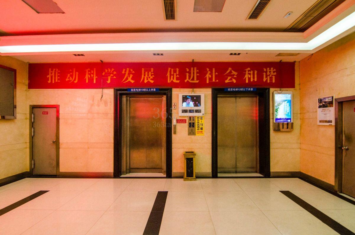 华顺大厦电梯厅