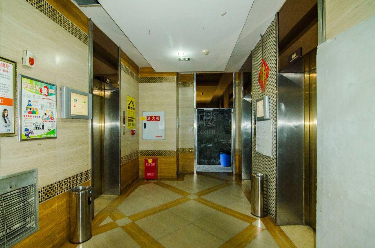 釜山国际城市公馆电梯厅