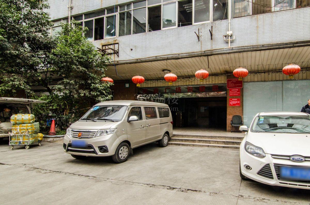 华业广场大门