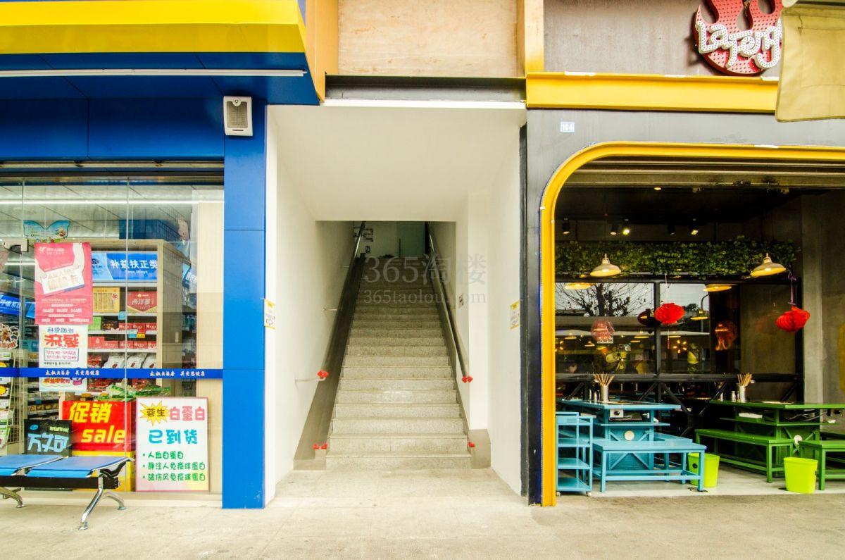 联丰大厦大门