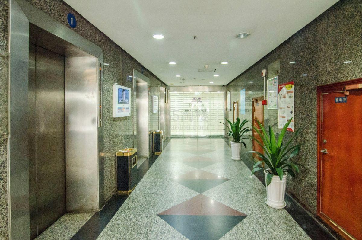 罗马国际广场电梯厅