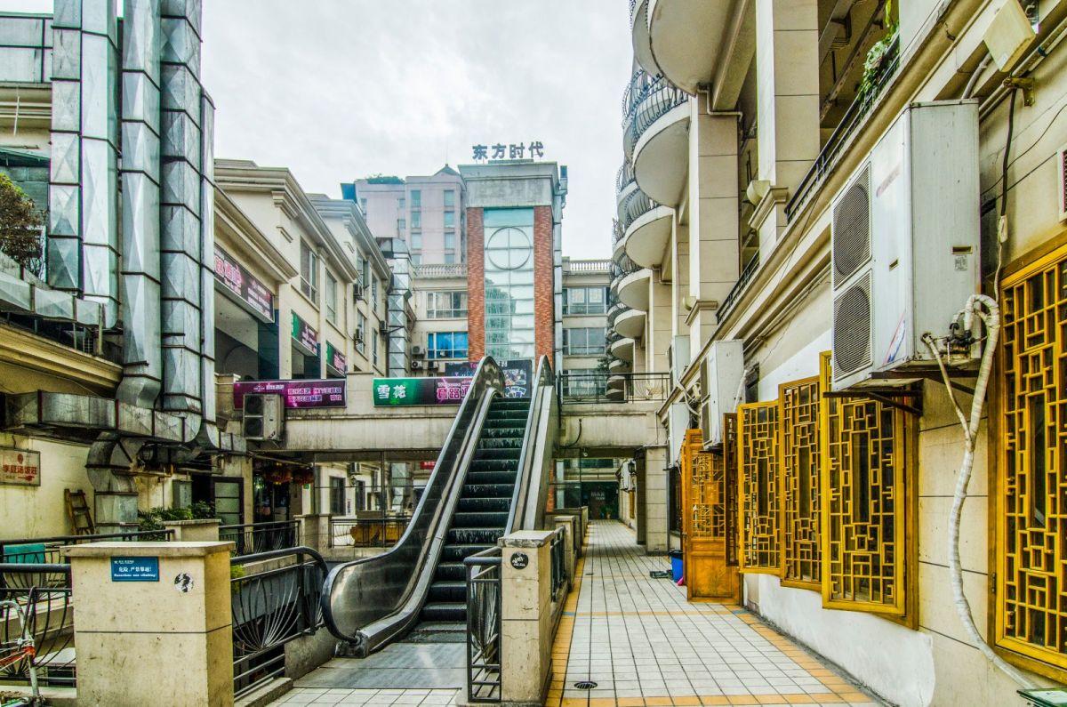 东方时代商城周边环境