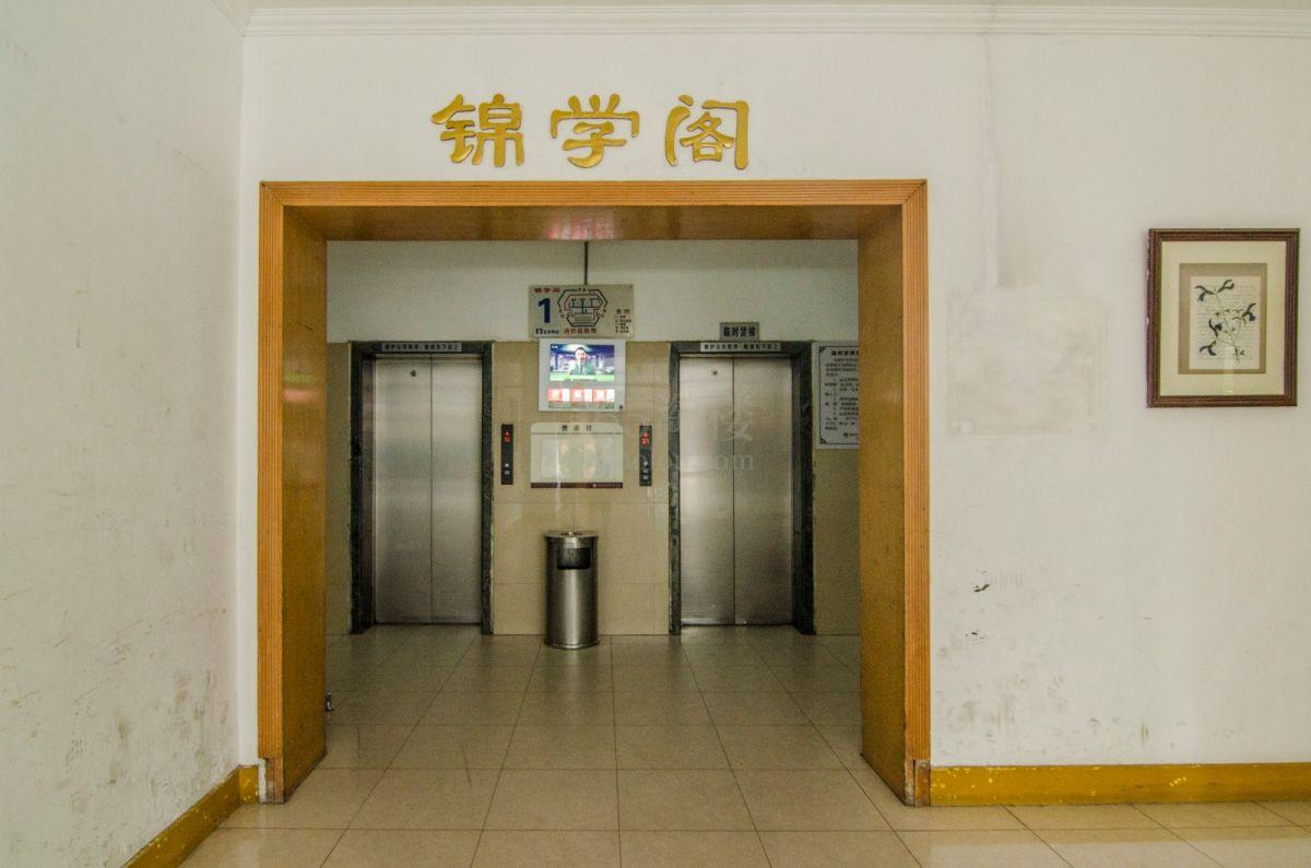 学府花园电梯厅