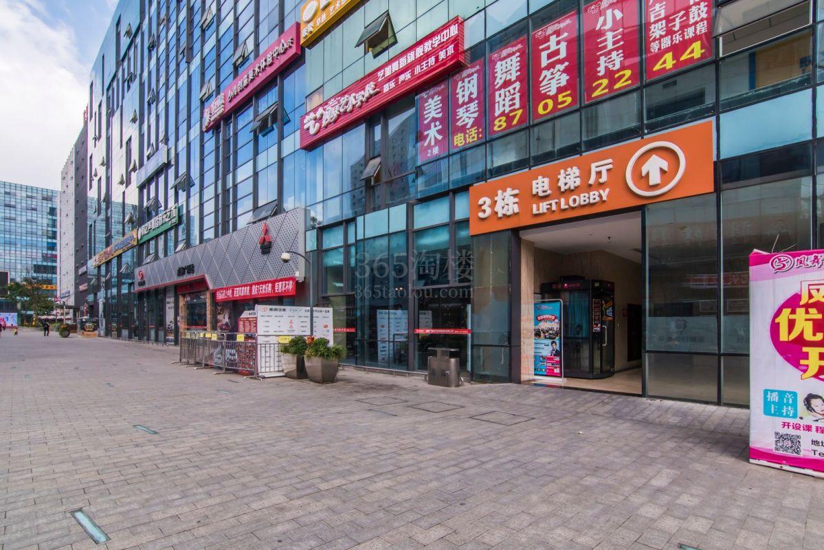 优博广场大门
