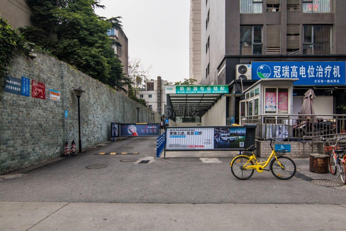 索尔国际周边环境