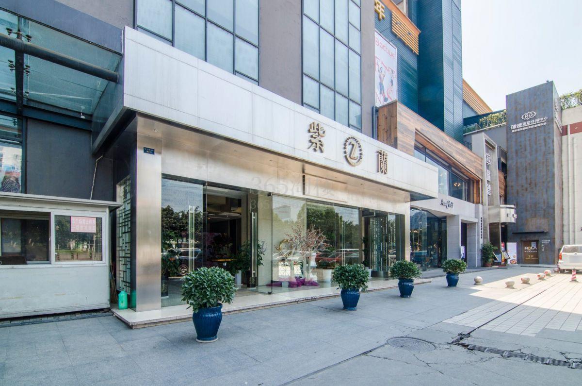 紫兰商厦大门