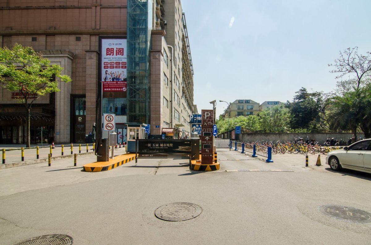 天府汇城商务楼周边环境