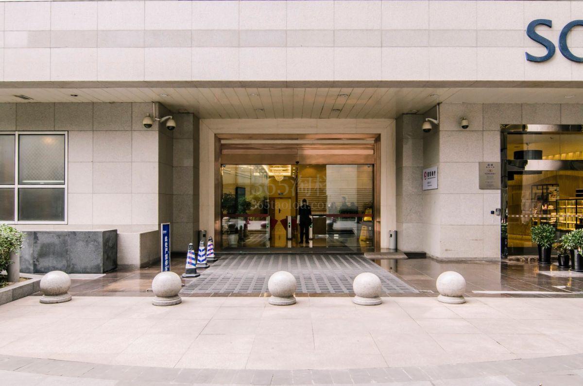 平安财富中心大门