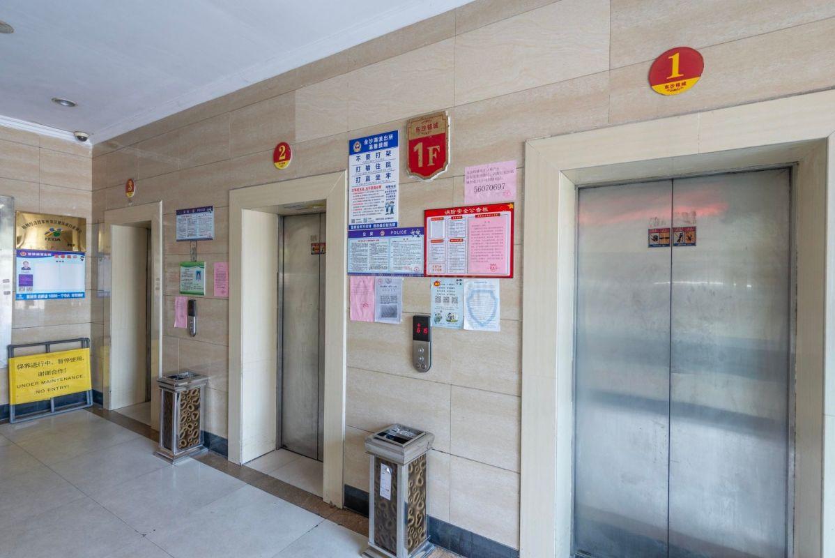 东沙铭城电梯厅
