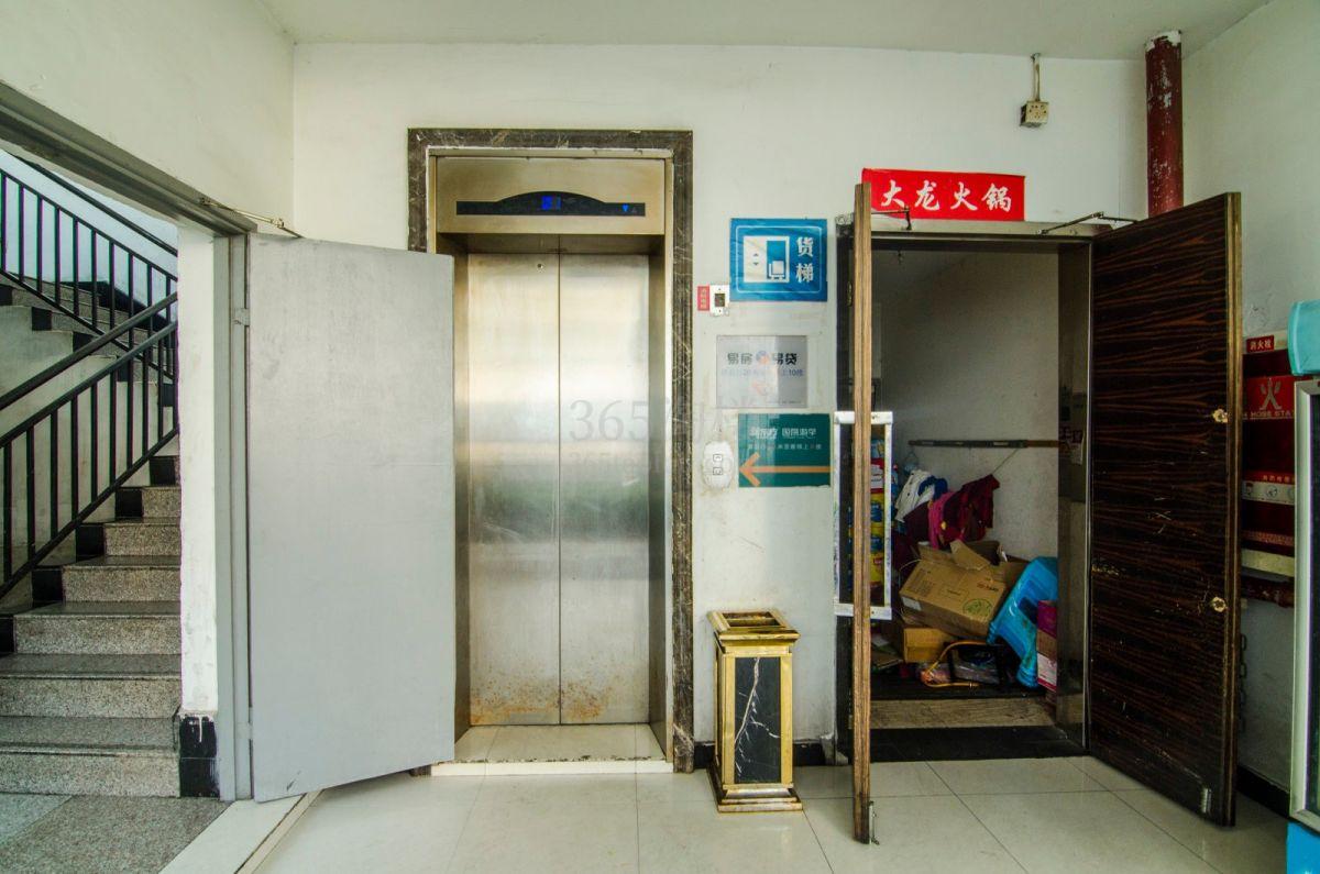 百丽大厦电梯厅