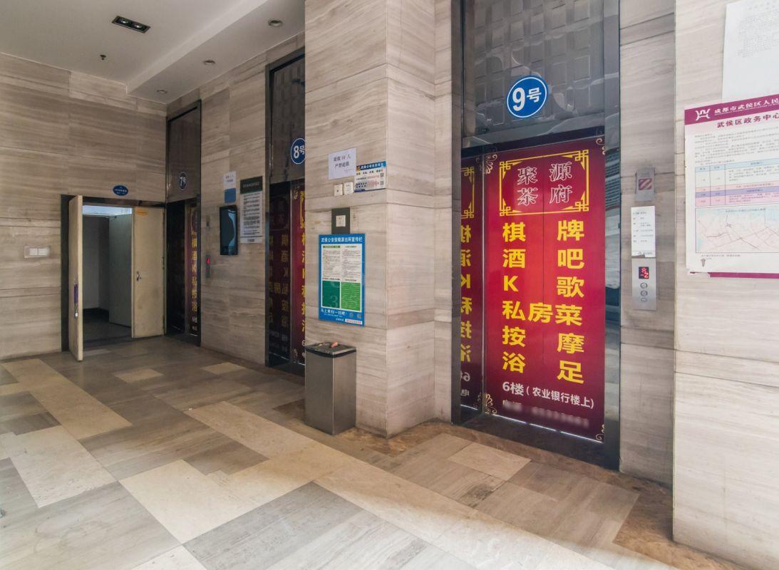 摩尔国际电梯厅
