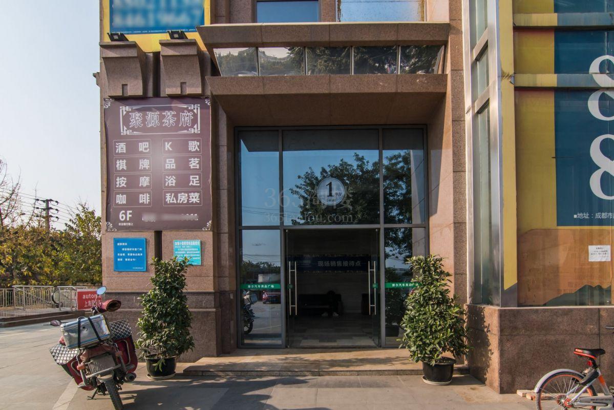摩尔国际大门