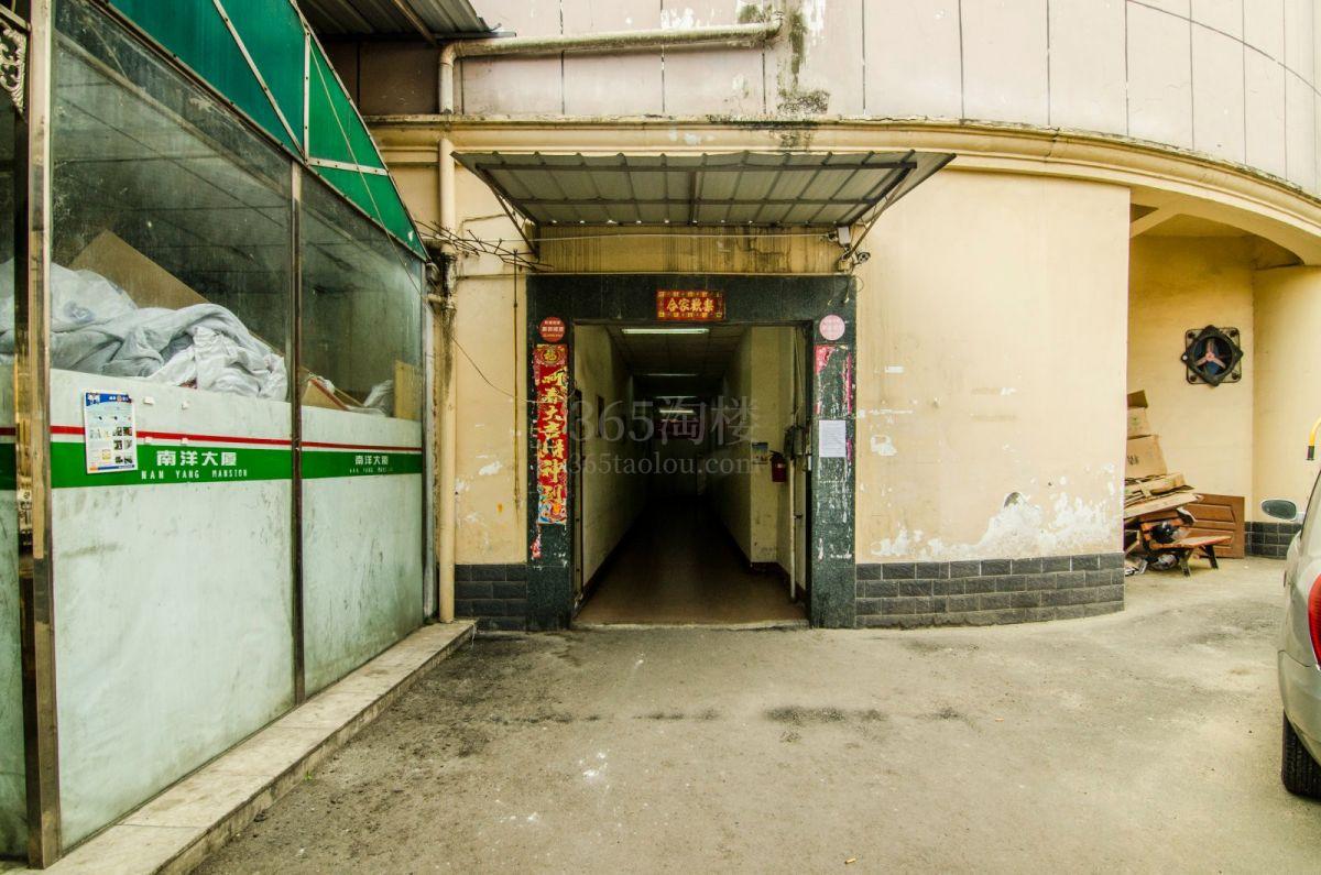 南洋商厦大门
