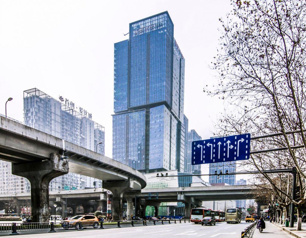 万科华茂广场外立面