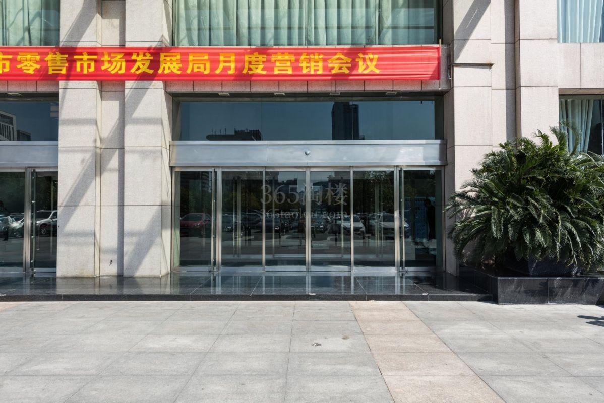 中财大厦大门