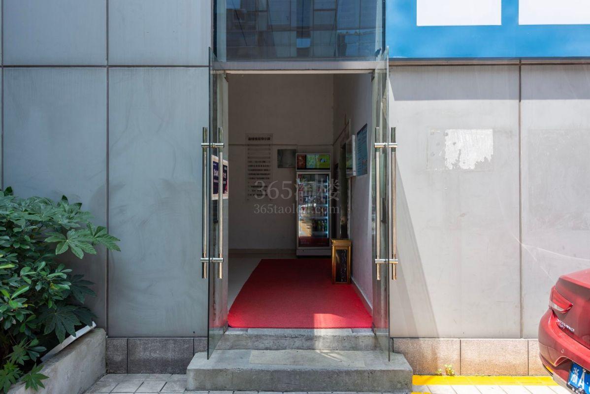 江南岸艺术园区大门