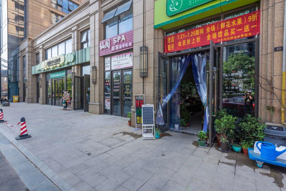 绿城蔚蓝国际周边环境
