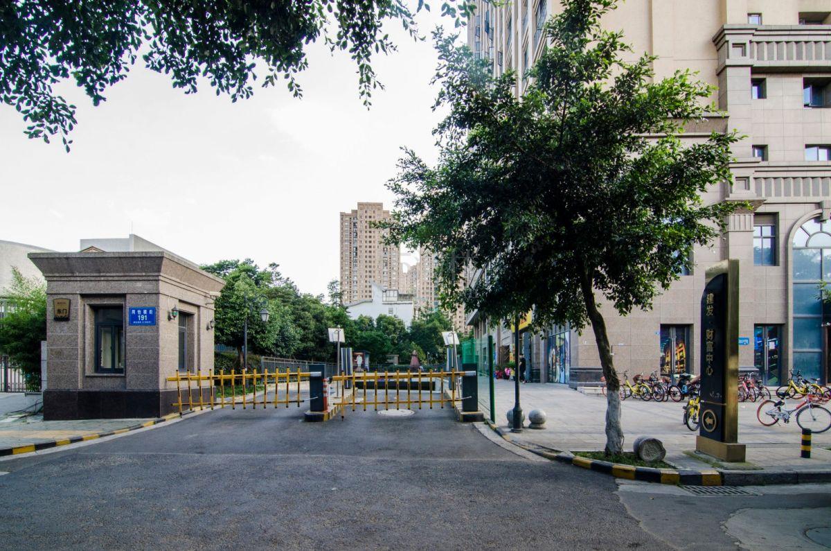 建发财富中心周边环境