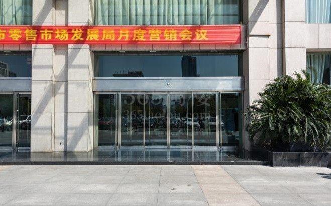 中财大楼大门