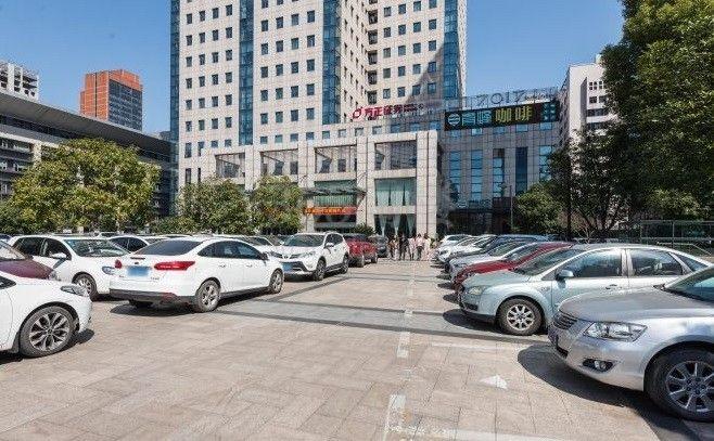 中财大楼周边环境